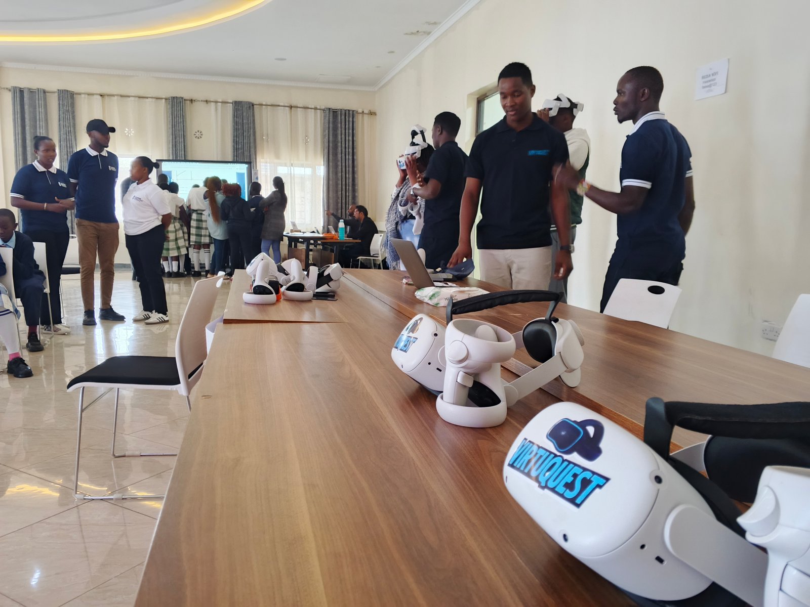 Kenyan Students Using VR