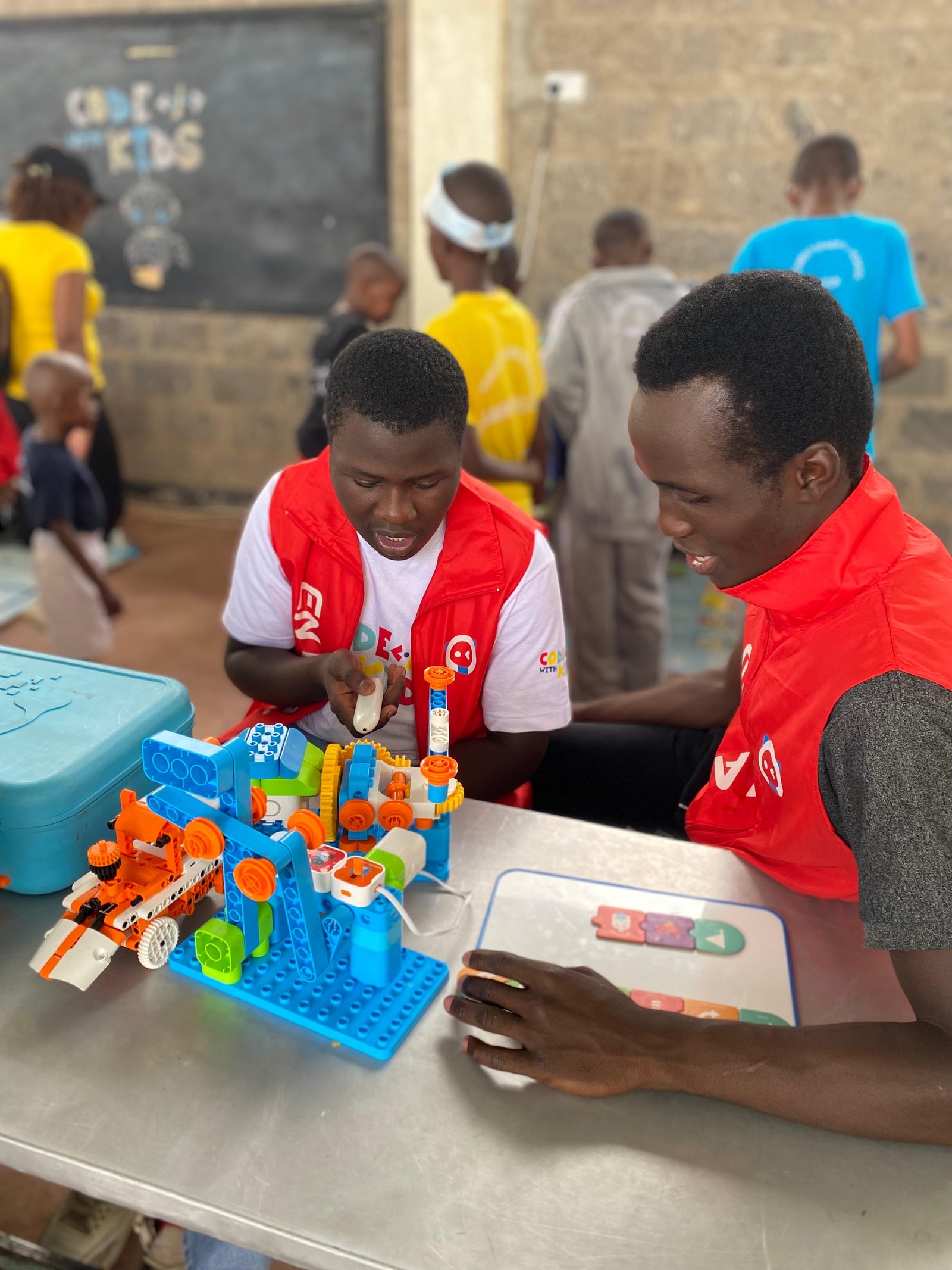 Kids building cars and houses with creative kits